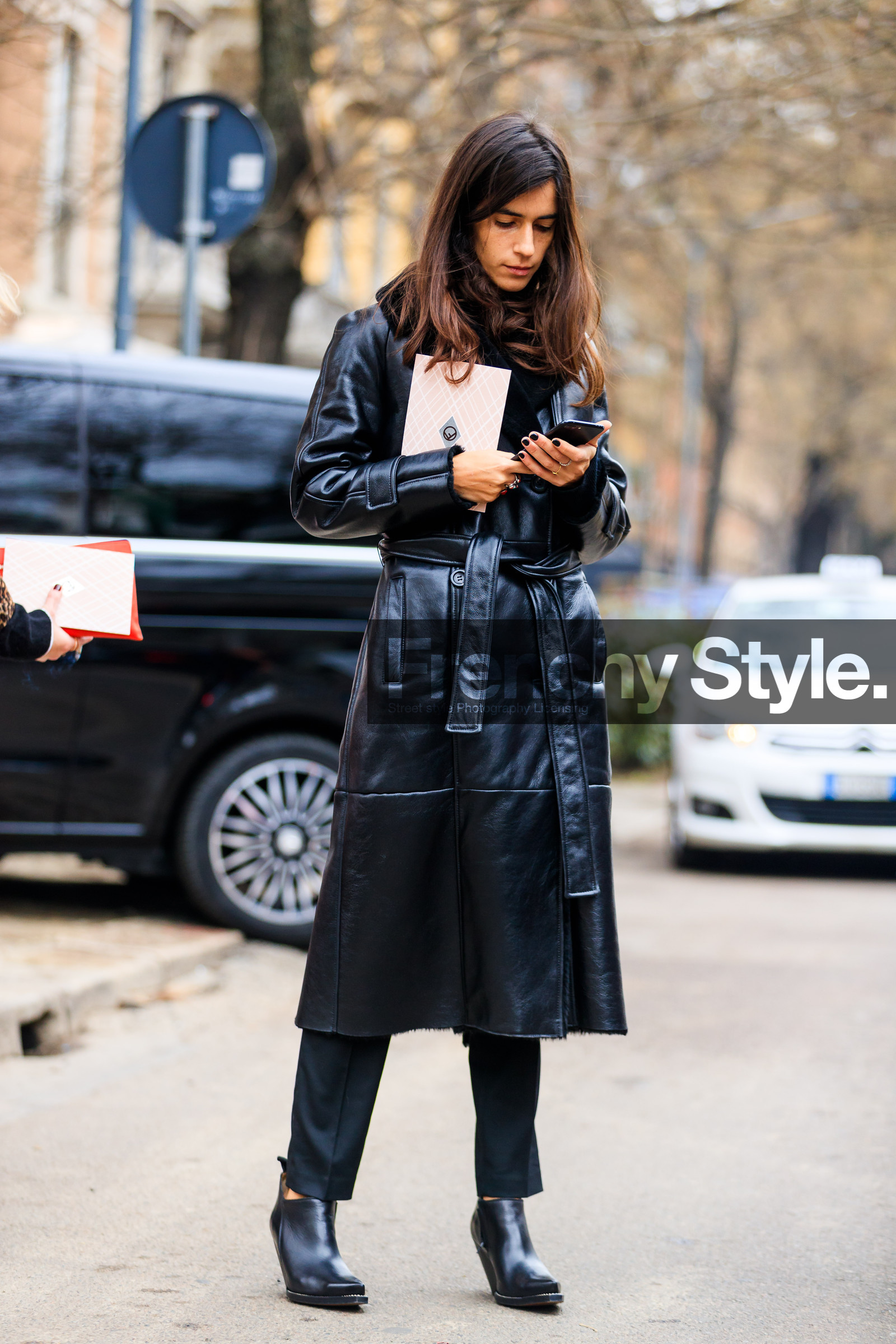 black coat, black pants, black shoes, high heels, leather coat, leather shoes, trousers, fashion week, frenchystyle, FW, jonathan paciullo, street style, MFW, MILAN, AUTUMN WINTER 2018-2019, FALL WINTER 2018-2019, FW 18-19, vertical, full length, chiara totire