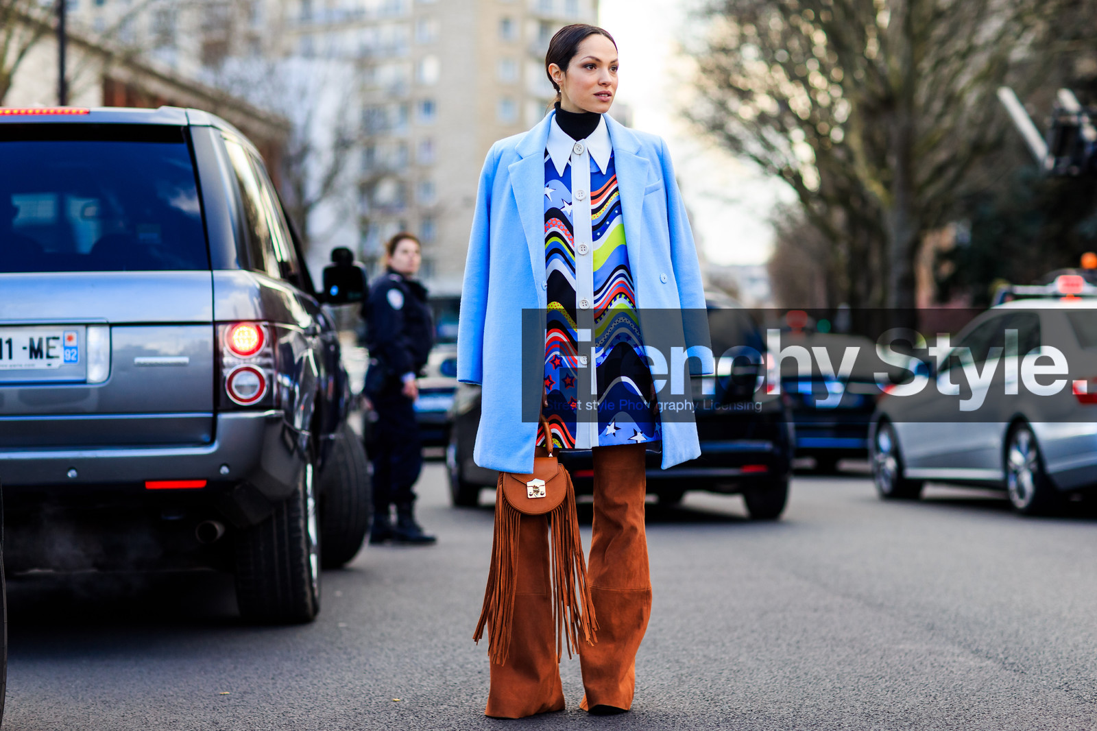 atmosphere details, AUTUMN WINTER 2016-2017, AW 16-17, blue coat, brown pants, camel bag, FALL WINTER 2016-2017, fashion week, frenchystyle, fringes, full length, FW, FW 16-17, geometric, graphic shirt, horizontal, jonathan paciullo, leather bag, leather pants, over the shoulder, PARIS, PFW, printed shirt, psychedelic, street style, suede pants, trousers