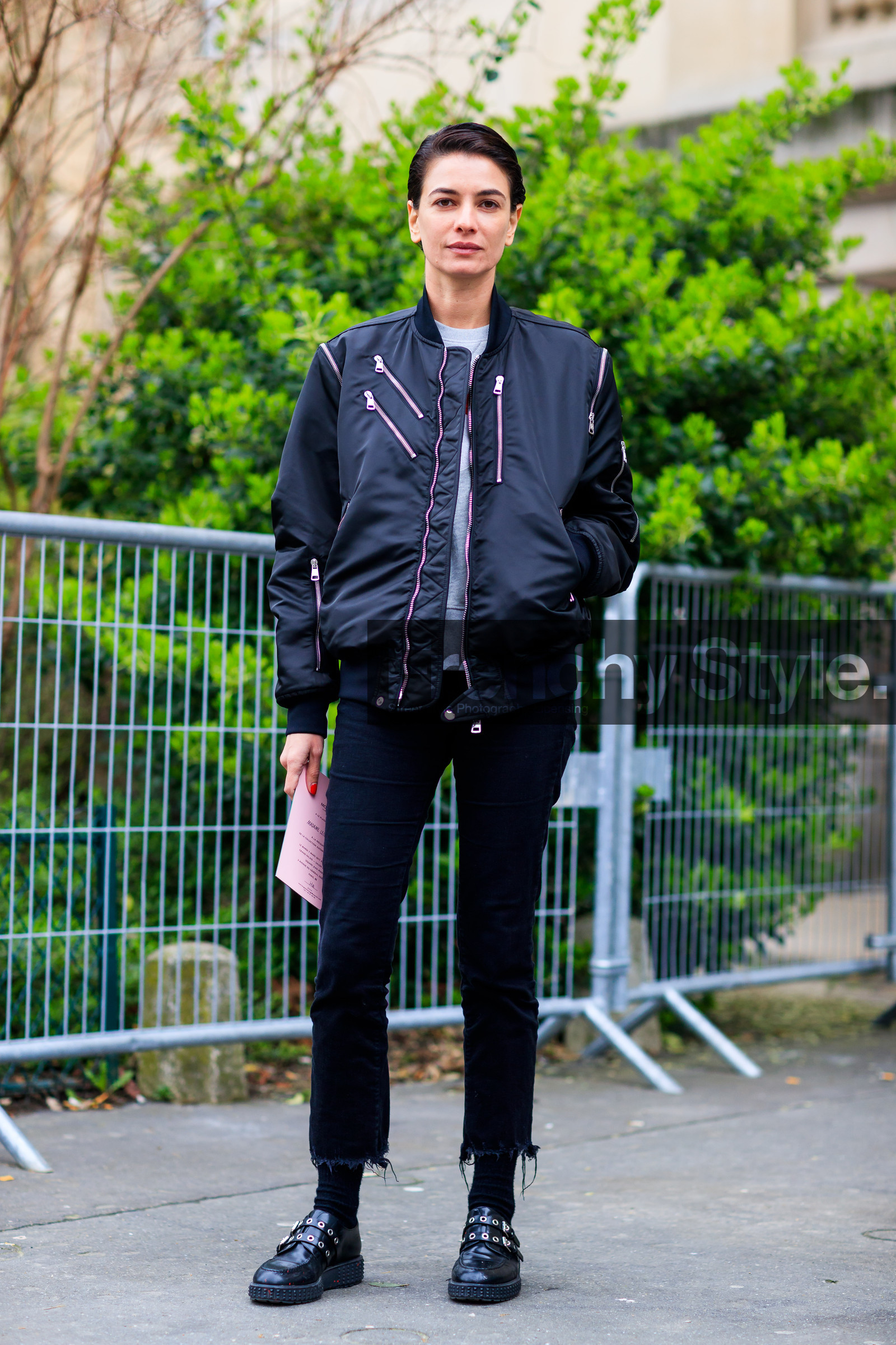 AUTUMN WINTER 2017-2018, AW 17-18, black denim, black jacket, black shoes, bomber jacket, denim pants, FALL WINTER 2017-2018, fashion week, frenchystyle, full length, FW, FW 17-18, jeans, jonathan paciullo, leather shoes, leila yavari, PARIS, PFW, street style, tone on tone, total look black, trousers, vertical