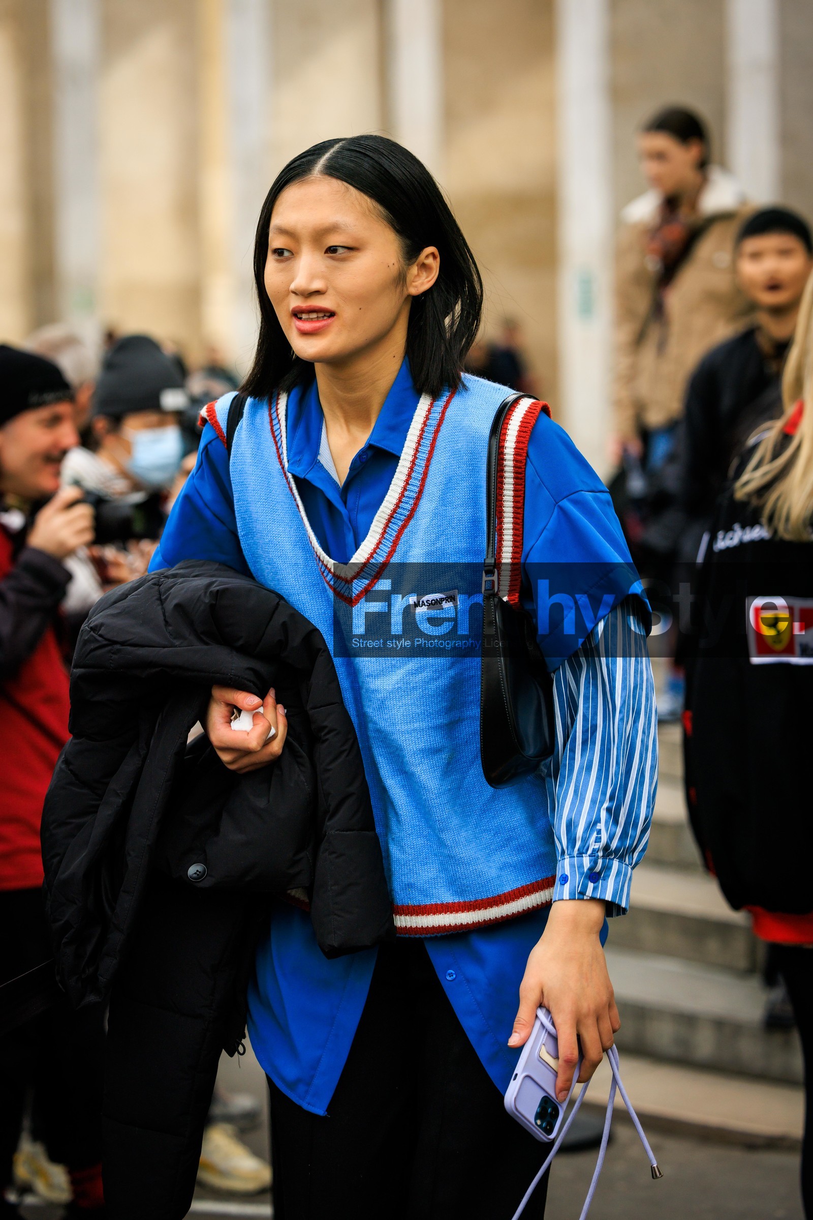 blue shirt, casuql look, blue sleeveless vest, stripes shirt, close up, model, fashion week, frenchystyle, FW, jonathan paciullo, street style, AUTUMN WINTER 2022-2023, FALL WINTER 2022_2023, FW 22-23, PFW, PARIS, vertical, detail