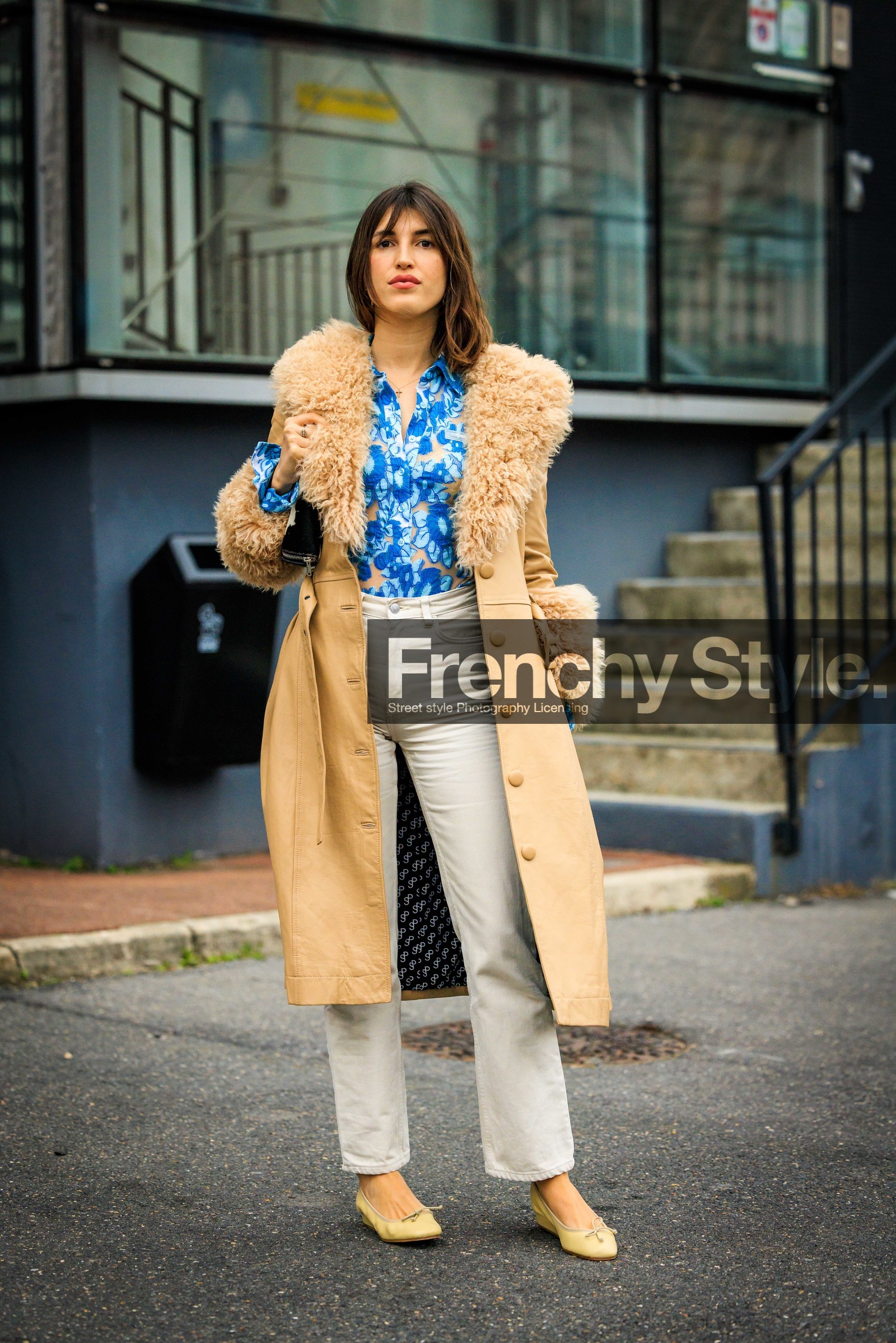 flower print shirt, blue shirt, furry coat, leather coat, beige coat, white jeans, yellow ballerinas, coperni, jeanne damas, street style, jonathan paciullo, FW, frenchystyle, fashion week, AUTUMN WINTER 2022-2023, FALL WINTER 2022_2023, FW 22-23, PFW, PARIS, full length, vertical