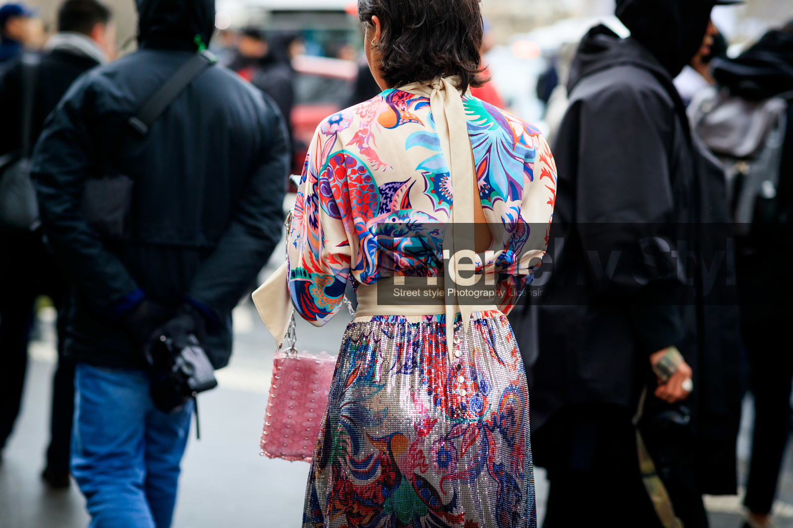 bernads, maria bernad, floral printed dress, silk dress, metalic dress, back details, white dress, multicolor dress, lavalliere collar, paco rabanne dress, long sleeves dress, pink dress, fashion week, frenchystyle, FW, jonathan paciullo, street style, PFW, PARIS, AUTUMN WINTER 2020-2021, FALL WINTER 2020-2021, FW 20-21, horizontal, detail, atmosphere details