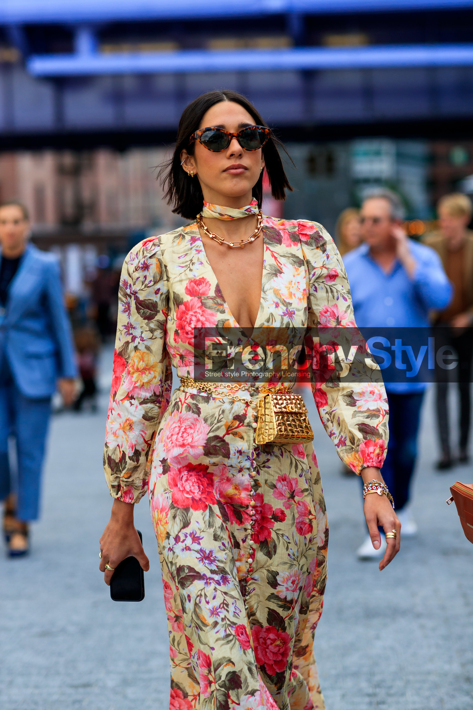 bracelet, fanny pack, floral, flowers, gold bag, graphic dress, iphone, leather bag, mini bag, multicolor dress, necklace, pink dress, printed dress, rings, sunglasses, street style, jonathan paciullo, FW, frenchystyle, fashion week, NEW YORK, NYFW, SPRING SUMMER 2020, SS 20, vertical, detail, atmosphere details