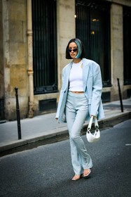 dyed hair, blue hair, black sunglasses, pastel blue blazer, pastel blue trousers, flared trousers, white tanktop, white handbag, white sandals, alexandra guerain, fashion week, frenchystyle, FW, jonathan paciullo, street style, AUTUMN WINTER 2022-2023, FALL WINTER 2022_2023, FW 22-23, PFW, PARIS, vertical, full length