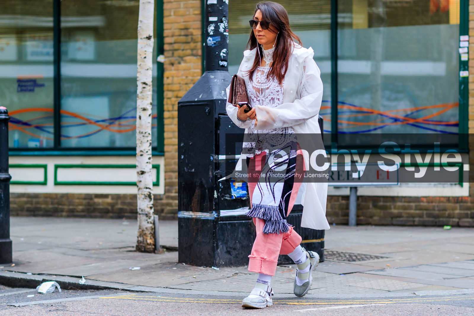 atmosphere details, AUTUMN WINTER 2017-2018, AW 17-18, FALL WINTER 2017-2018, fashion week, frenchystyle, full length, FW, FW 17-18, grey scarf, horizontal, jonathan paciullo, lace top, leather bag, LFW, LONDON, pink clutch, pink pants, printed bag, printed scarf, rain coat, see through, street style, sunglasses, trousers, white coat, white sneakers, white top