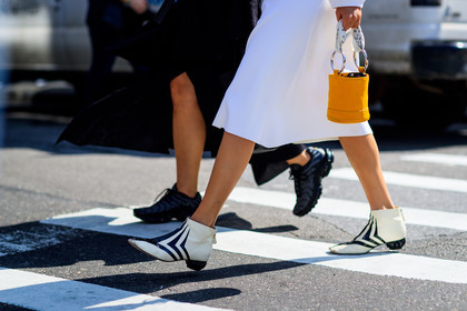 atmosphere details, black and white shoes, black bag, black shoes, brie welch, detail, fashion week, frenchystyle, FW, horizontal, jonathan paciullo, leather bag, leather shoes, NEW YORK, NYFW, orange bag, rachael wang, SPRING SUMMER 2018, SS 18, street style, white dress