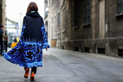 atmosphere details, AUTUMN WINTER 2017-2018, AW 17-18, back detail, black coat, black sweater, blue coat, earrings, embroidered coat, embroideries, erika boldrin, FALL WINTER 2017-2018, fashion week, frenchystyle, full length, FW, FW 17-18, graphic coat, high heels, hoodie, horizontal, jonathan paciullo, leather shoes, MFW, MILAN, orange shoes, printed coat, street style, vêtements