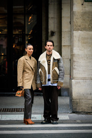 beige blazer, oversized blazer, black pants, leather trousers, tabi boots, margiela boots, camel boots, mini bag, camek bag, leather jacket, puffed jacket, printed shirt, brown trousers, black shoes, alice & j.s, alice barbier, JS roques, fashion week, frenchystyle, FW, jonathan paciullo, street style, AUTUMN WINTER 2022-2023, FALL WINTER 2022_2023, FW 22-23, PFW, PARIS, vertical, full length
