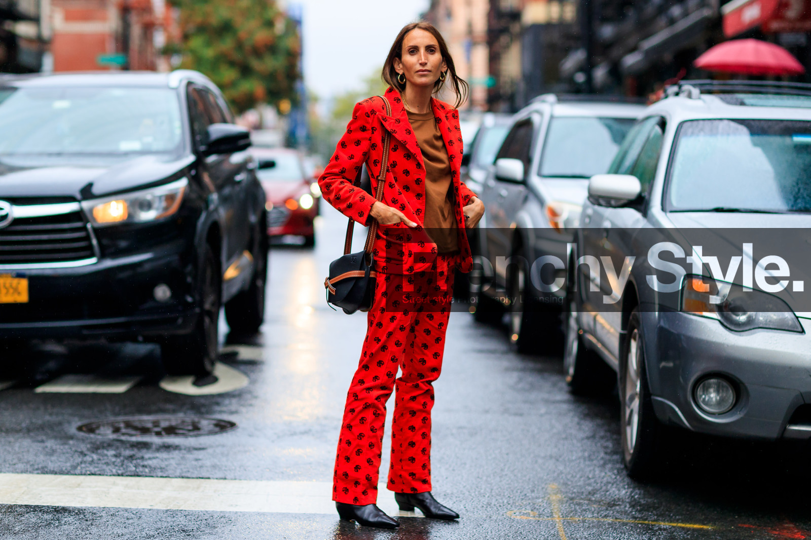 black bag, black shoes, brown t shirt, chloe loulou de saison, graphic jacket, graphic pants, high heels, leather bag, leather shoes, loewe, printed jacket, printed pants, red jacket, red pants, red suit, trousers, street style, jonathan paciullo, FW, frenchystyle, fashion week, NYFW, NEW YORK, SPRING SUMMER 2019, SS 19, atmosphere details, horizontal, full length