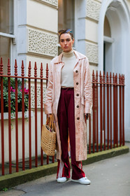 adidas, beige bag, bordeaux, burgundy, graphic pants, leather bag, leather shoes, pink coat, printed pants, red pants, straw bag, stripes, sweatpants, trousers, white sneakers, white sweater, fashion week, frenchystyle, FW, jonathan paciullo, street style, LFW, LONDON, AUTUMN WINTER 2018-2019, AW 18-19, FALL WINTER 2018-2019, FW 18-19, vertical, full length, flora macdonald johnston