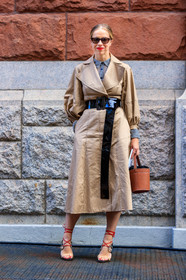 beige coat, black belt, brown bag, chloe king, fashion week, frenchystyle, full length, FW, graphic bag, jonathan paciullo, leather bag, leather belt, louis vuitton, NEW YORK, NYFW, red shoes, SPRING SUMMER 2018, SS 18, street style, sunglasses, trench coat, vertical