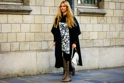 blond hair, long hair, printed dres, black coat, saddle bag, white dress, white bag, dior bag, grey boots, fashion week, frenchystyle, FW, jonathan paciullo, street style, PARIS, PFW, SPRING SUMMER 2022, SS 22, full length, blanca miro scrimieri