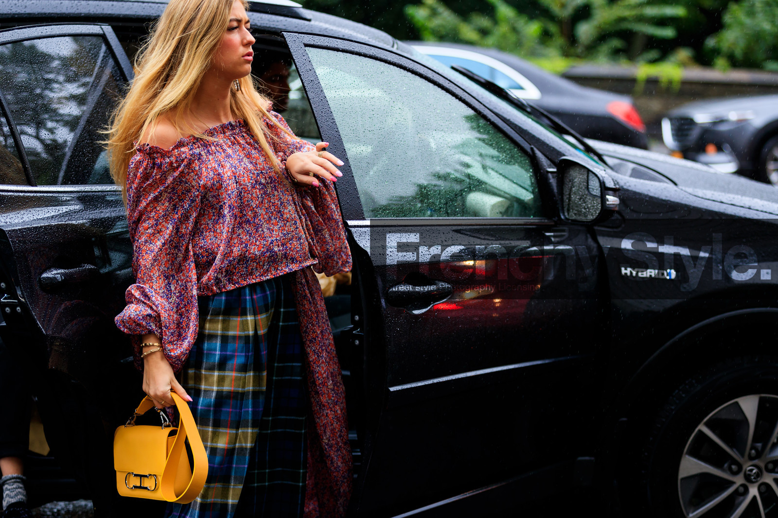blue skirt, checked, emili sindlev, floral, flowers, graphic skirt, leather bag, off the shoulder, pink top, plaid, printed skirt, printed top, trousers, yellow bag, street style, jonathan paciullo, FW, frenchystyle, fashion week, NYFW, NEW YORK, SPRING SUMMER 2019, SS 19, atmosphere details, horizontal, detail