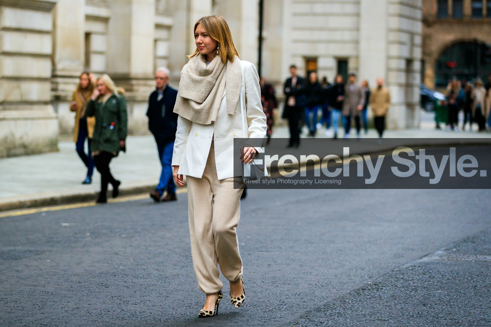 animal print, beige jacket, beige pants, beige sweater, brown shoes, high heels, leather bag, leather shoes, leopard, lisa aiken, over the shoulder, sweatpants, tone on tone, total look beige, trousers, white bag, street style, jonathan paciullo, FW, frenchystyle, fashion week, LFW, LONDON, AUTUMN WINTER 2019-2020, AW 19-20, FW 19-20, FALL WINTER 2019-2020, horizontal, atmosphere details, full length