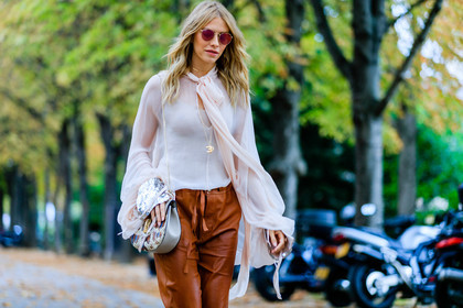 atmosphere details, brown pants, chloe, detail, elena perminova, fashion week, frenchystyle, FW, horizontal, jonathan paciullo, leather bag, leather pants, PARIS, PFW, pink shirt, silk shirt, SPRING SUMMER 2017, SS 17, street style, sunglasses, trousers