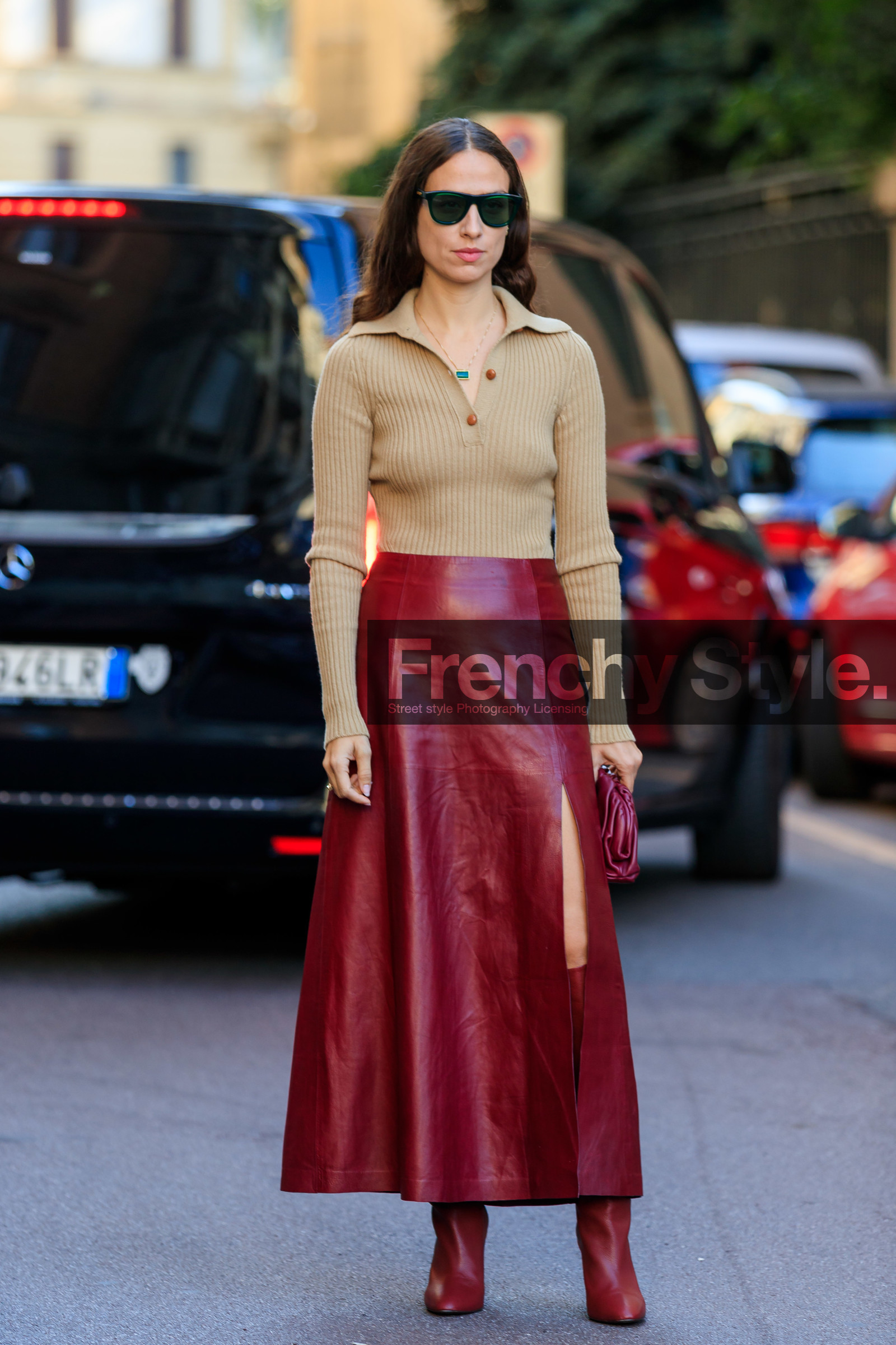 erika boldrin, beige pullover, low necked pullover, burgundy skirt, burgundy leather bag, burgundy leather clutch, leather skirt, long skirt, split skirt, high boots, bottega veneta bag, animal print shoes, beige sweatshirt, black leather bag, blue slippers, celine sunglasses, chain necklace, golden necklace, hand bag, kaki pants, kitten heels slippers, loose sweatshirt, multi pocket pants, wandler bag, white sunglasses, yellow slippers, fashion week, frenchystyle, FW, jonathan paciullo, street style, vertical, full length, MFW, MILAN, SPRING SUMMER 2020, SS 20