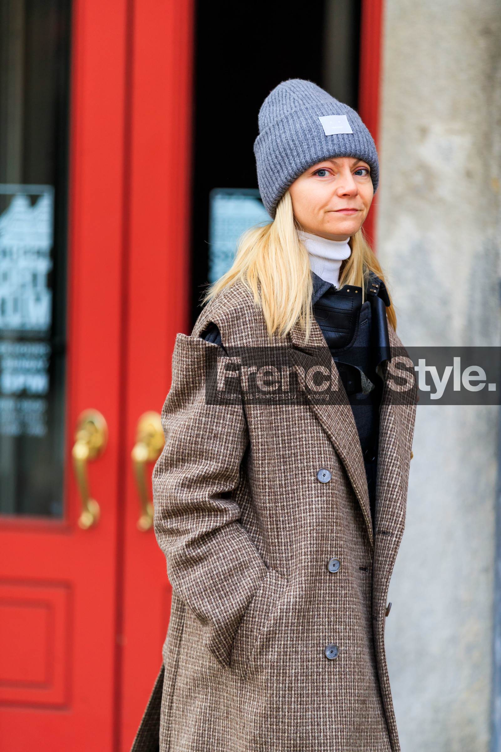 acne studios, brown coat, checked, graphic jacket, grey hat, plaid, printed jacket, street style, jonathan paciullo, frenchystyle, NYFW, NEW YORK, AUTUMN WINTER 2019-2020, AW 19-20, FALL WINTER 2019-2020, FW 19-20, fashion week, FW, vertical, atmosphere details, detail