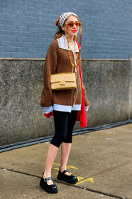 polka dots scarf, white scarf, camel scarf, brown scarf, striped scarf, camel pullover, scale strap sunglasses, scale sunglasses, light blue pullover, light blue cardigan, striped pullover, striped cardigan, camel cardigan, brown cardigan, yellow leather bag, light yellow leather bag, chanel bag, crossbody bag, quilted bag, chain strap bag, black legging, black polish shoes, black polish sandals, flat sandals, flat shoes, red lipstick, fashion week, frenchystyle, FW, jonathan paciullo, street style, AUTUMN WINTER 2020-2021, FALL WINTER 2020-2021, FW 20-21, vertical, full length, NYFW, NEW YORK