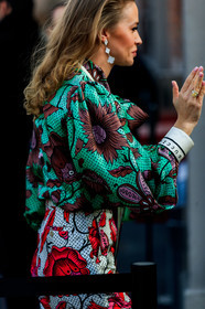 earrings, floral, flowers, graphic skirt, green shirt, gucci, printed shirt, printed skirt, rings, white skirt, fashion week, frenchystyle, FW, jonathan paciullo, street style, MFW, MILAN, AUTUMN WINTER 2019-2020, AW 19-20, FALL WINTER 2019-2020, FW 19-20, vertical, atmosphere details, detail