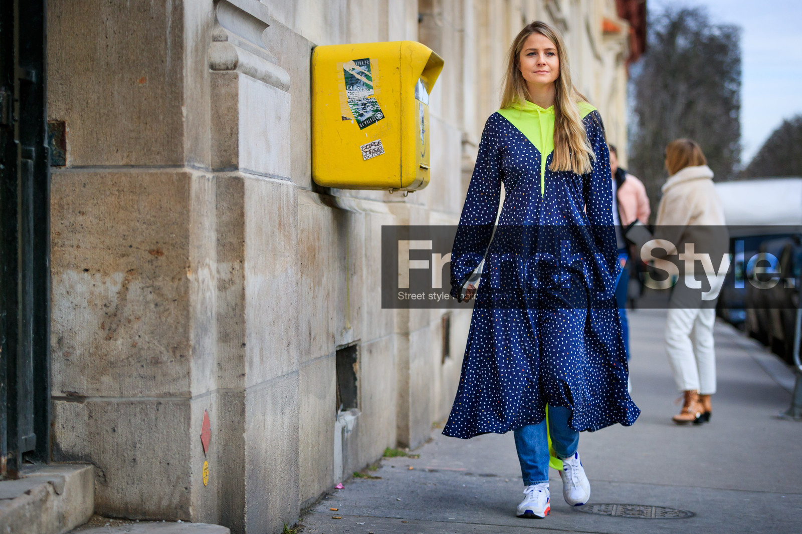 blue denim, blue dress, denim pants, fluo, graphic dress, hood, jeans, leather shoes, polka dot, printed dress, trousers, vêtements, white sneakers, street style, jonathan paciullo, FW, frenchystyle, fashion week, PFW, PARIS, AUTUMN WINTER 2018-2019, FALL WINTER 2018-2019, FW 18-19, horizontal, atmosphere details, full length, Holly Russell
