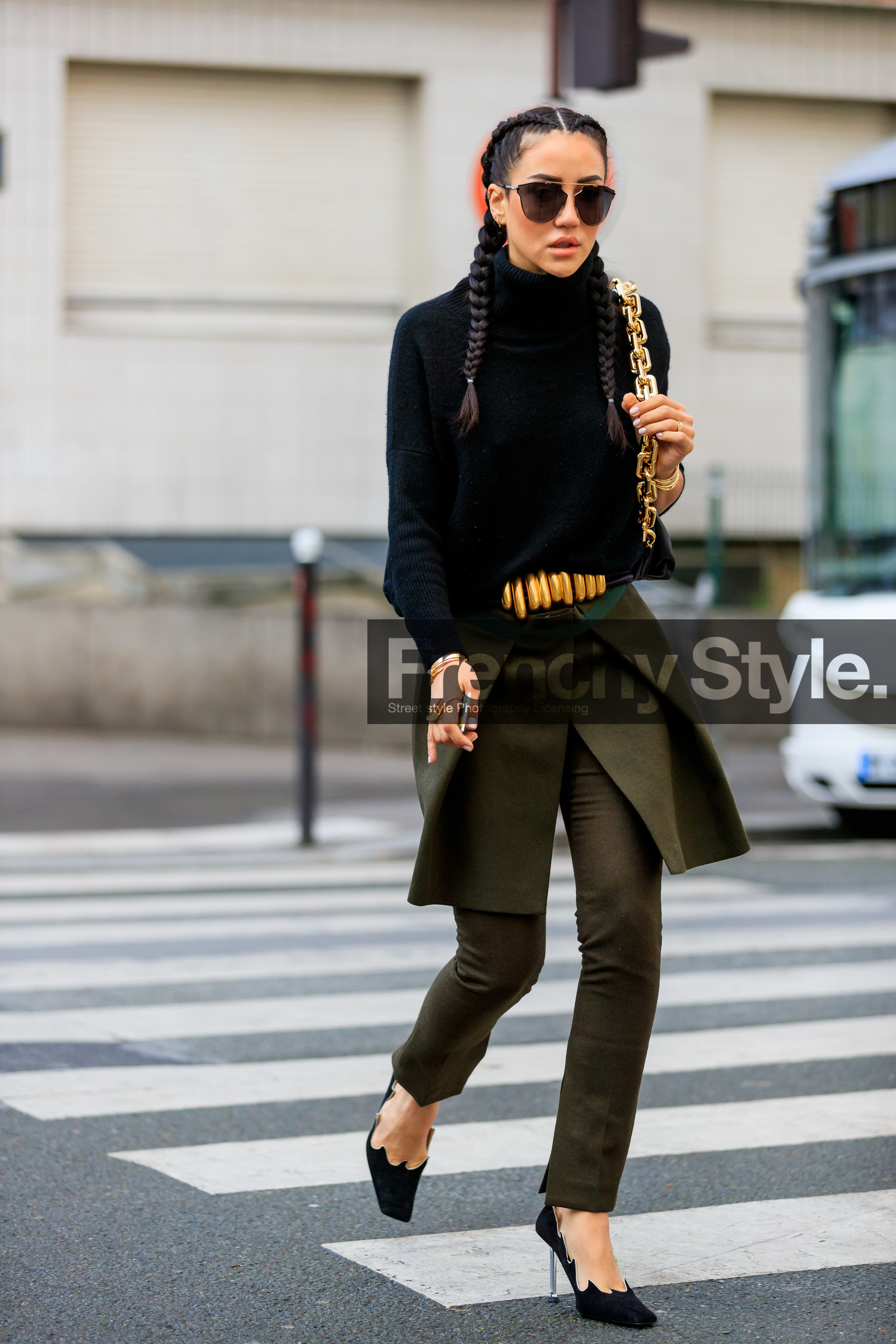tamara kalinic, black pullover, turtleneck pullover, kaki pants, kaki skirt, layered pants, layered skirt, mini skirt, tight pants, woolen pants, golden buckle belt, golden strap bag, shoulder bag, black leather bag, bottega veneta bag, dior sunglasses, aviator sunglasses, plaited hair, golden bracelet, diamond bracelet, cartier bracelet, cartier clou bracelet, hand jewellery, black suede shoes, high heels shoes, pump, fashion week, frenchystyle, FW, jonathan paciullo, street style, PFW, PARIS, AUTUMN WINTER 2020-2021, FALL WINTER 2020-2021, FW 20-21, vertical, full length