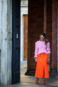 white sunglasses, orange skirt, long skirt, pink jumper, knitted jumpers, knitwear, long pendant necklace, orange heels, fashion week, frenchystyle, FW, jonathan paciullo, street style, MFW, MILAN, FALL WINTER 2022_2023, AUTUMN WINTER 2022-2023, FW 22-23, vertical, full length