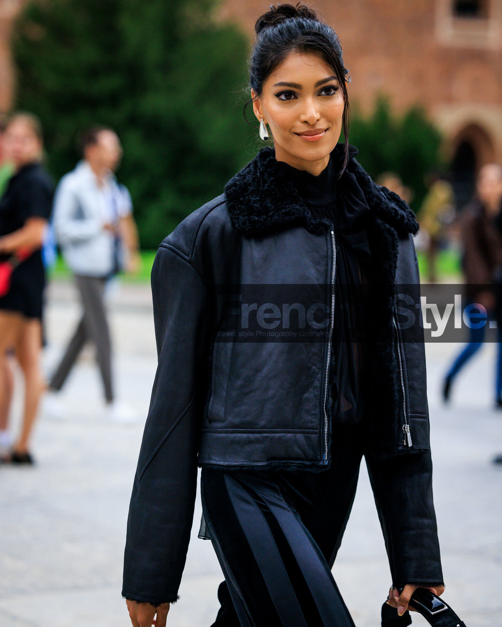 fashion week, frenchystyle, FW, jonathan paciullo, street style, MFW, MILAN, SPRING SUMMER 2024, SS 24, vertical, atmosphere details, detail