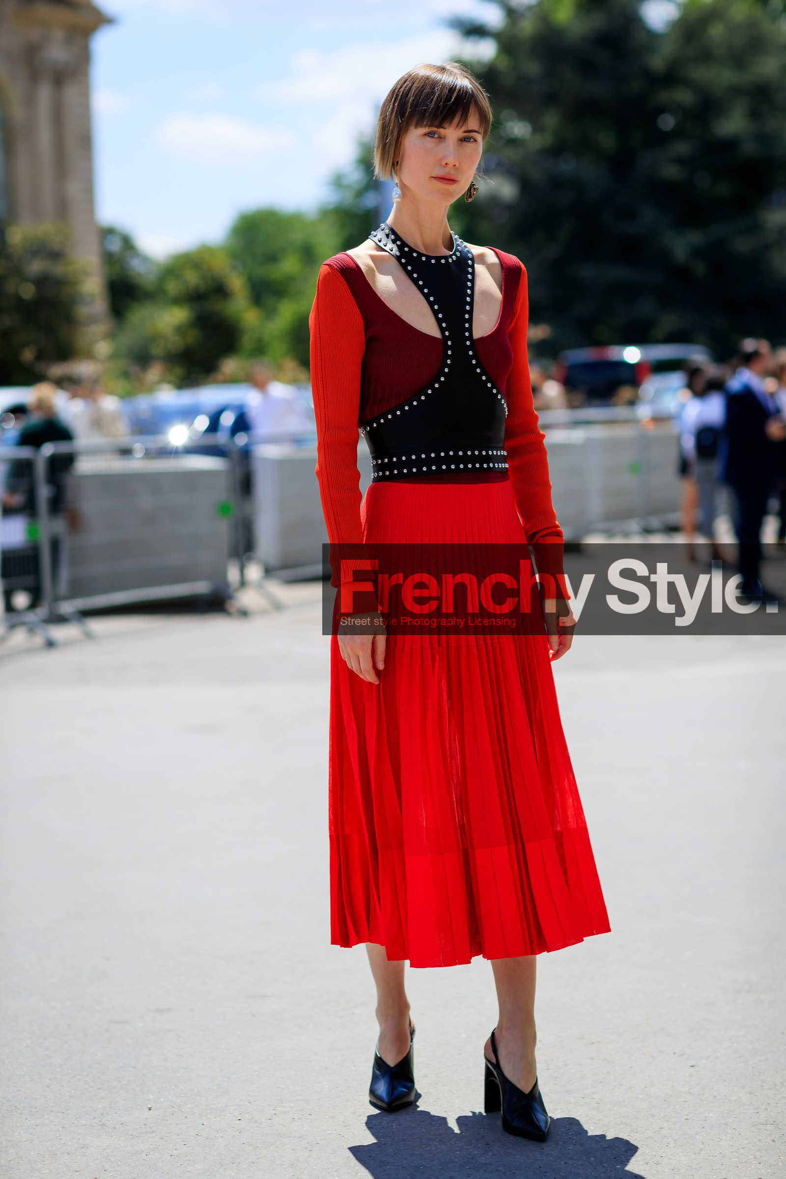 black shoes, bordeaux, burgundy, harness, high heels, leather shoes, pleats, red dress, studs, fashion week, frenchystyle, FW, jonathan paciullo, street style, PFW, PARIS, vertical, full length, AUTUMN WINTER 2018-2019, FALL WINTER 2018-2019, FW 18-19, vika gazinskaya