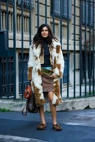 leather shoes, brown shoes, ruffled shoes, mini skirt, studs skirt, brown skirt, furry coat, dual toned coat, fluffy coat, dark green top, layers look, chiara totire, fashion week, frenchystyle, FW, jonathan paciullo, street style, MFW, MILAN, FALL WINTER 2022_2023, AUTUMN WINTER 2022-2023, FW 22-23, vertical, full length
