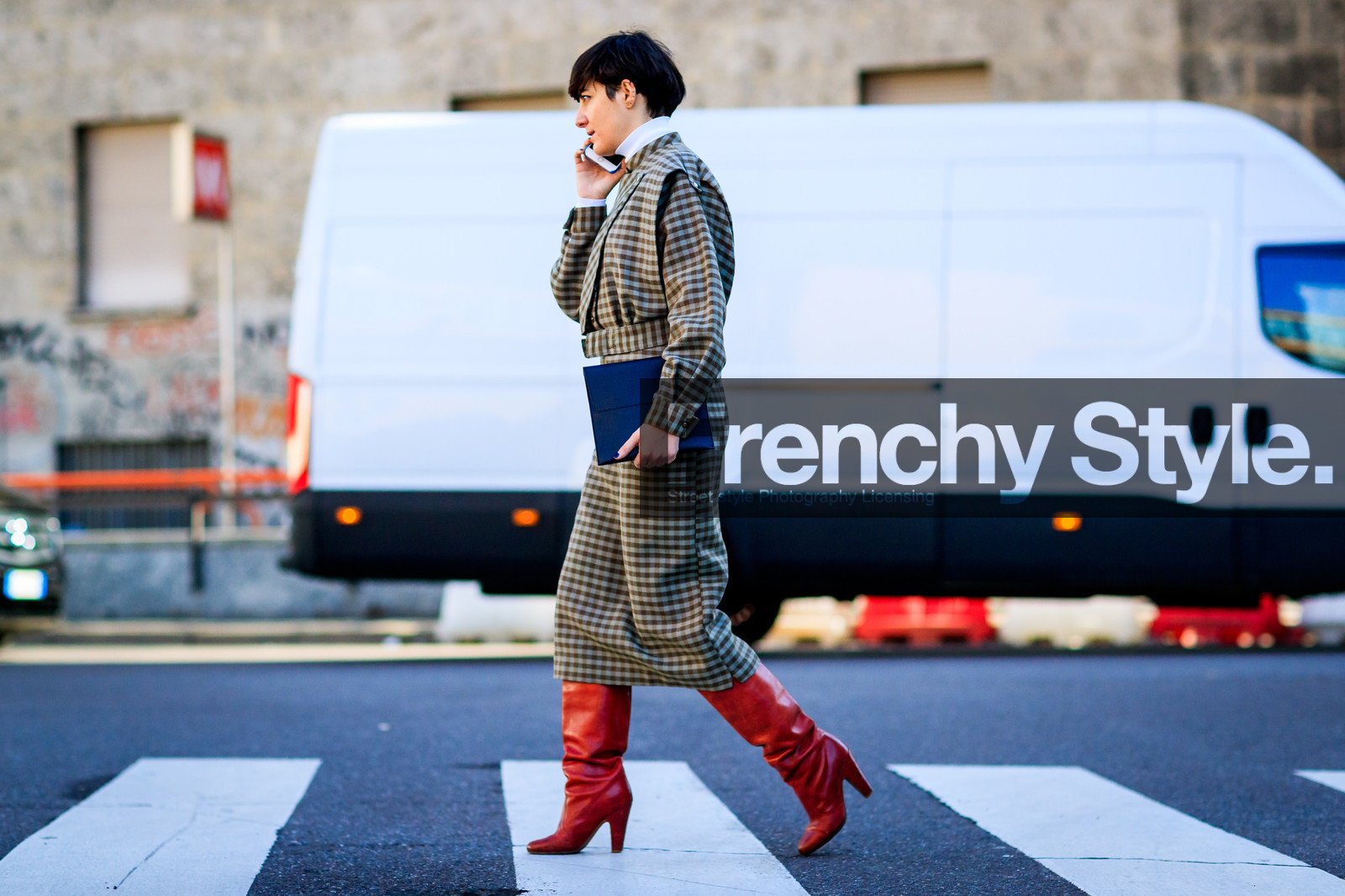 atmosphere details, AUTUMN WINTER 2017-2018, AW 17-18, beige jacket, beige skirt, checked skirt, FALL WINTER 2017-2018, fashion week, frenchystyle, full length, FW, FW 17-18, gingham, graphic jacket, high heels, horizontal, jonathan paciullo, leather shoes, MFW, MILAN, plaid, printed jacket, printed skirt, red boots, street style