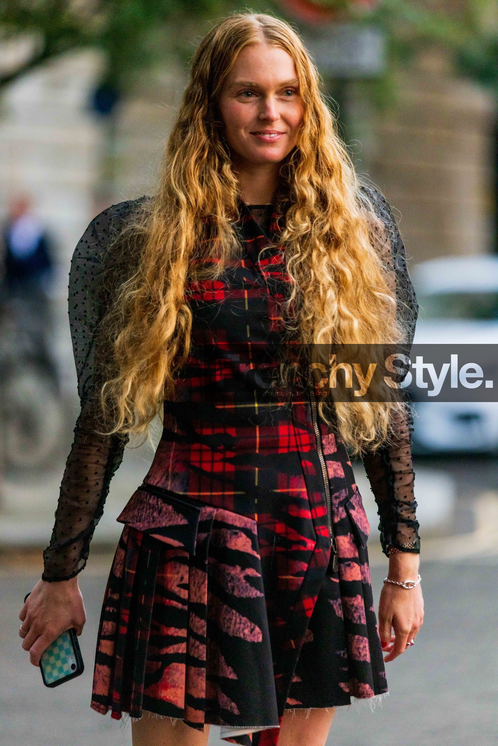 mini dress, dress, pleated dress, red, black, colorful, print, details, simone rocha, fashion week, frenchystyle, FW, jonathan paciullo, street style, SS 22, SPRING SUMMER 2022, LFW, LONDON, vertical, atmosphere details, detail