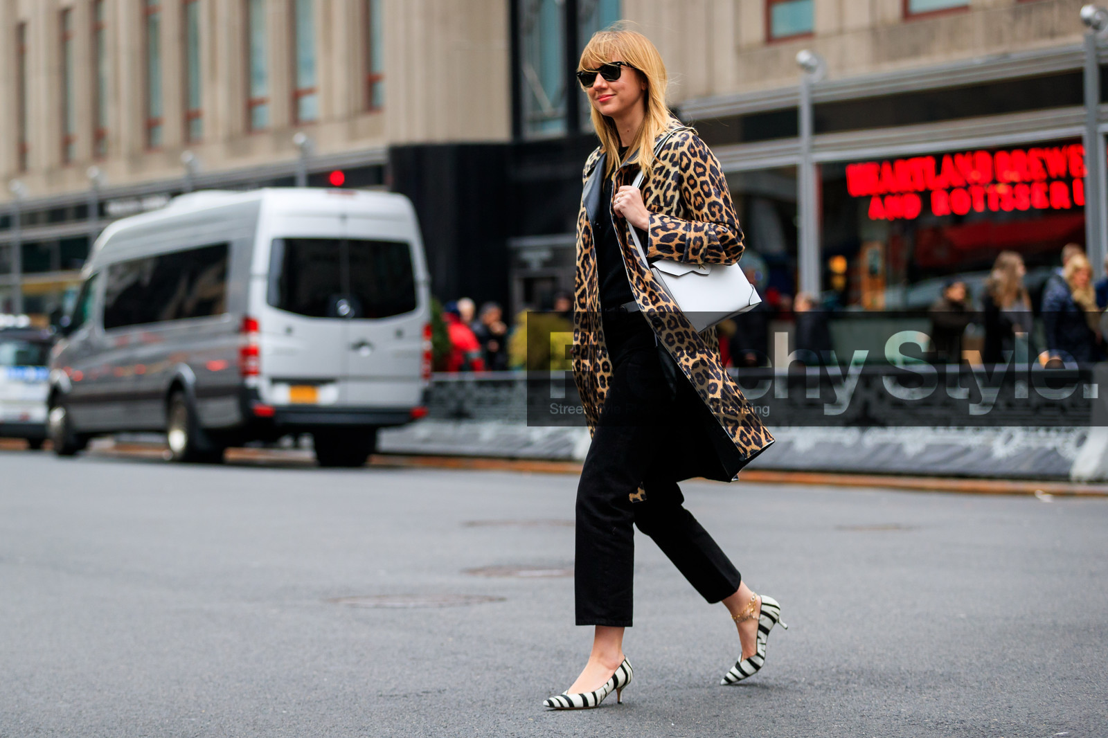 animal print, black and white shoes, black pants, graphic jacket, leather bag, leather shoes, leopard print, printed jacket, sunglasses, trousers, white bag, zebra, street style, jonathan paciullo, FW, frenchystyle, fashion week, NYFW, NEW YORK, AUTUMN WINTER 2018-2019, AW 18-19, FALL WINTER 2018-2019, FW 18-19, atmosphere details, horizontal, full length, lisa aiken