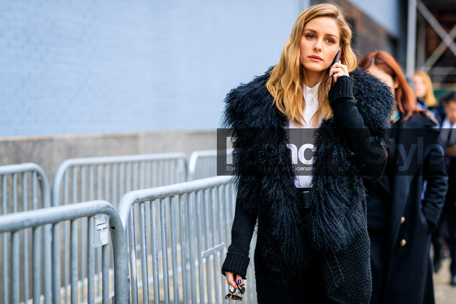 atmosphere details, AUTUMN WINTER 2017-2018, AW 17-18, black cardigan, black fur, detail, FALL WINTER 2017-2018, fashion week, frenchystyle, fur collar, FW, FW 17-18, horizontal, jonathan paciullo, NEW YORK, NYFW, olivia palermo, street style, trousers, white shirt