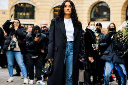 black sunglasses, white tshirt, black trench, buttoned trench, classic jeans, mini bag, leather bag, studded bag, valentino, fashion week, frenchystyle, FW, jonathan paciullo, street style, PARIS, PFW, SPRING SUMMER 2022, SS 22, atmosphere details, detail, horizontal, amina muaddi