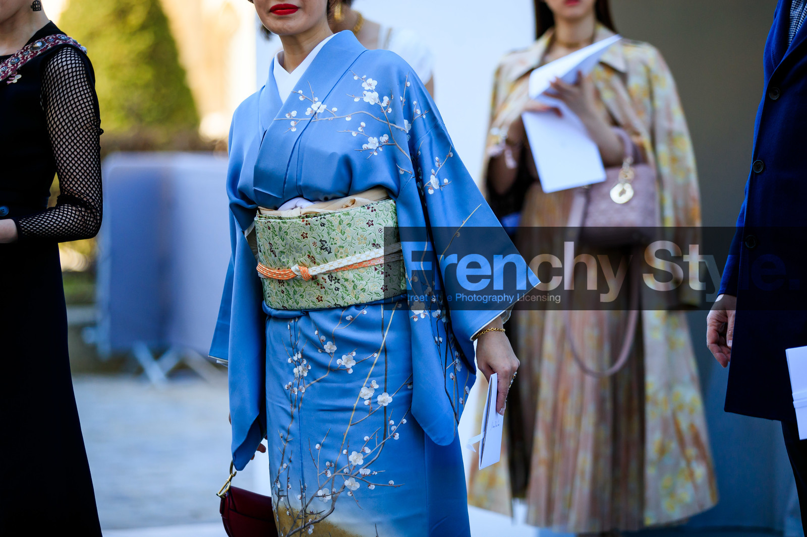 floral, flowers, graphic dress, green belt, kimono, printed dress, fashion week, frenchystyle, FW, jonathan paciullo, street style, PFW, PARIS, AUTUMN WINTER 2019-2020, AW 19-20, FALL WINTER 2019-2020, FW 19-20, horizontal, atmosphere details, detail