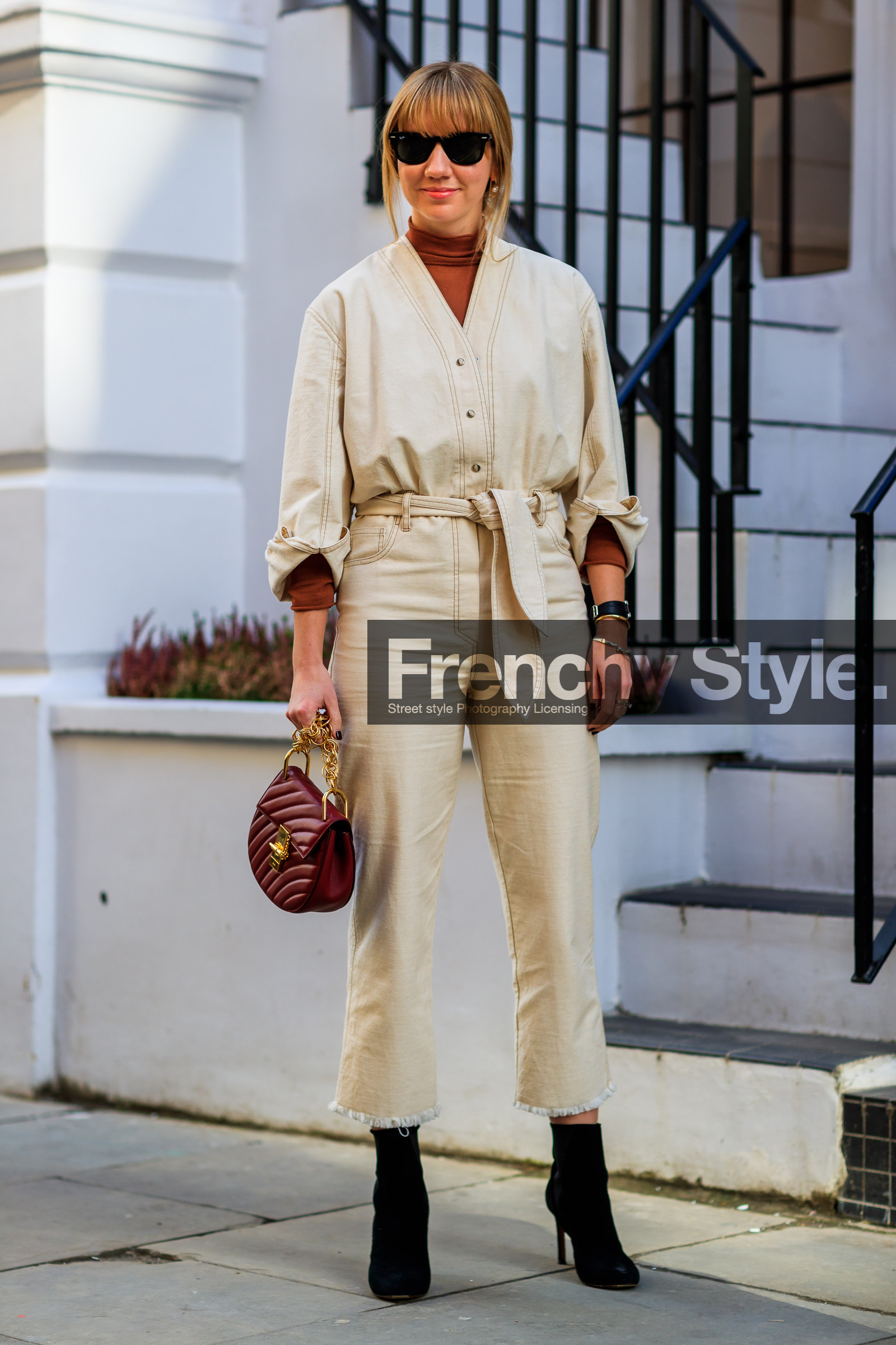 black shoes, camel sweater, chloé, denim jumpsuit, high heels, leather bag, leather shoes, red bag, sand jumpsuit, sunglasses, trousers, white jumpsuit, street style, jonathan paciullo, FW, frenchystyle, fashion week, LFW, LONDON, AUTUMN WINTER 2018-2019, AW 18-19, FALL WINTER 2018-2019, FW 18-19, vertical, full length, lisa aiken