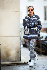 julia comil, black leather jacket, white leather boots, white leather jacket, tie and dye jacket, fringe jacket, belted jacket, black leather belt, strassed belt, metalic bag, paco rabanne bag, crossbody bag, checked pants, beige pants, grey pants, cropped pants, wedge boots, metalic frame sunglasses, round shape glasses, PARIS, PFW, fashion week, frenchystyle, FW, jonathan paciullo, street style, SPRING SUMMER 2021, SS 21, vertical, full length