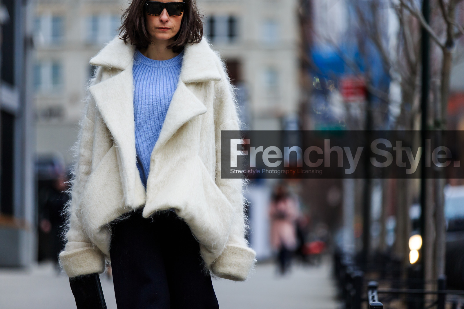 atmosphere details, AUTUMN WINTER 2016-2017, AW 16-17, black skirt, blue sweater, céline, detail, fashion week, frenchystyle, FW, FW 16-17, horizontal, jonathan paciullo, NEW YORK, NYFW, oversize, street style, sunglasses, white coat, white jacket, woman, wool skirt