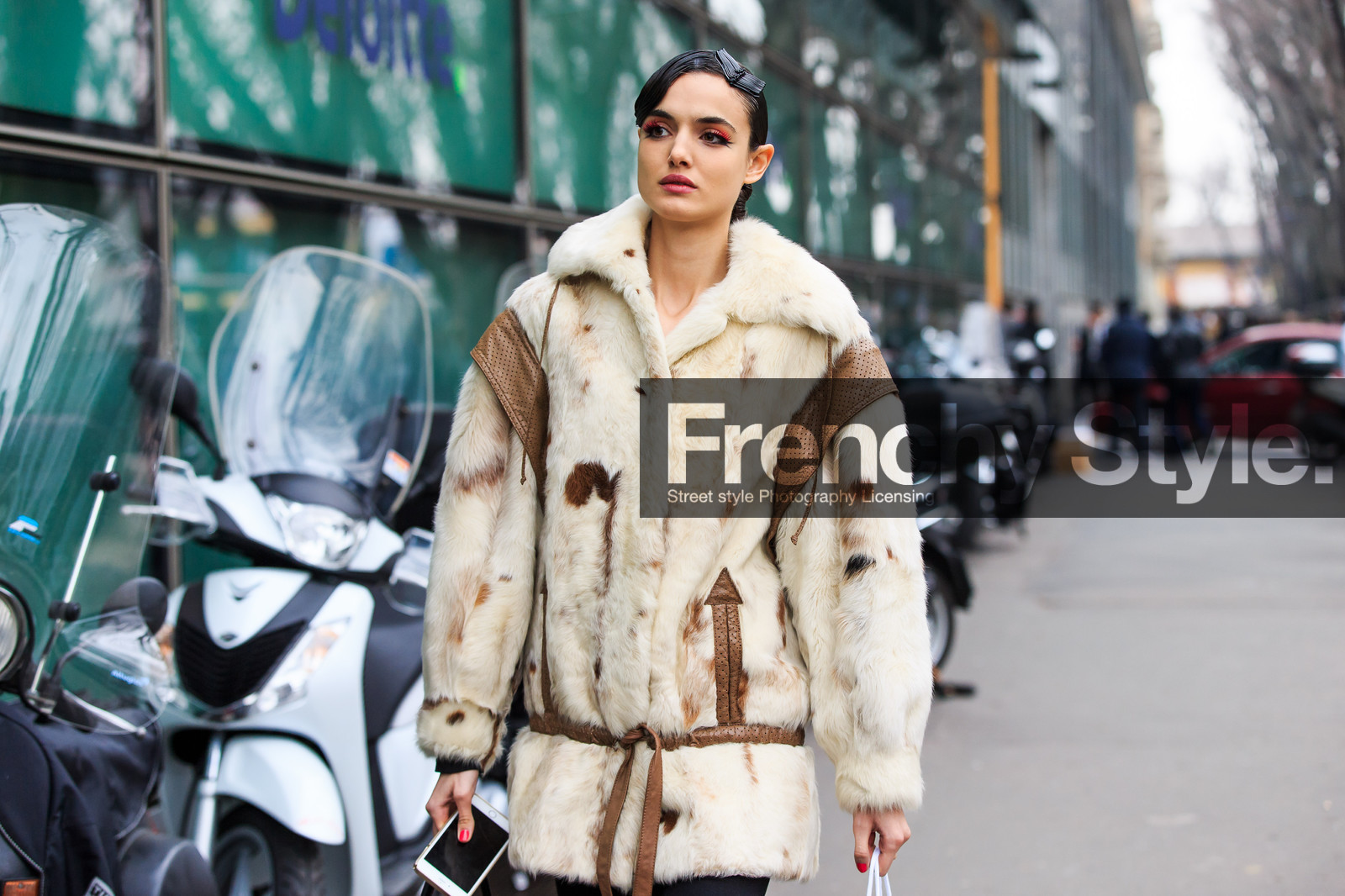 atmosphere details, AUTUMN WINTER 2016-2017, AW 16-17, detail, eyeliner, eyeshadow, FALL WINTER 2016-2017, fashion week, frenchystyle, fur coat, fur jacket, FW, FW 16-17, horizontal, jonathan paciullo, LFW, LONDON, MENSWEAR, model, street style, wet hair, white coat, white fur, white jacket