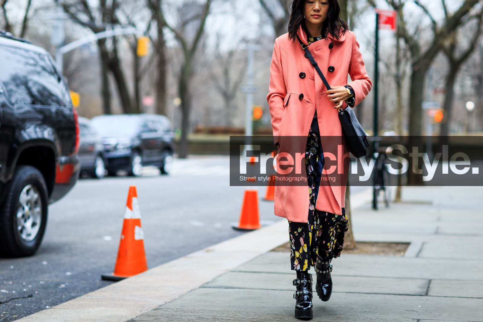 atmosphere details, AUTUMN WINTER 2016-2017, AW 16-17, black boots, detail, fashion week, floral, flower, frenchystyle, FW, FW 16-17, horizontal, jonathan paciullo, leather boots, NEW YORK, NYFW, pink coat, printed pants, street style, trousers, varnished leather shoes, woman
