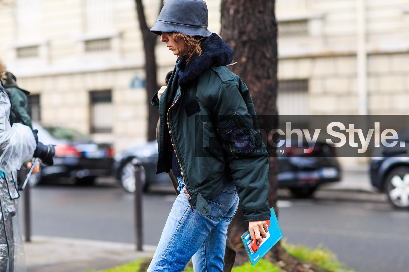 atmosphere details, AUTUMN WINTER 2016-2017, AW 16-17, blue denim, blue fur, bomber jacket, denim pants, detail, FALL WINTER 2016-2017, fashion week, frenchystyle, fur collar, FW, FW 16-17, green jacket, grey hat, horizontal, jeans, jonathan paciullo, PARIS, PFW, street style, trousers