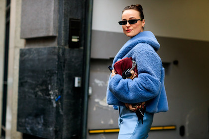 blue fur coat, blue jacket, blue pants, fur jacket, leather bag, red bag, sunglasses, trousers, fashion week, frenchystyle, FW, jonathan paciullo, street style, MFW, MILAN, AUTUMN WINTER 2018-2019, FALL WINTER 2018-2019, FW 18-19, horizontal, atmosphere details, lena lademann