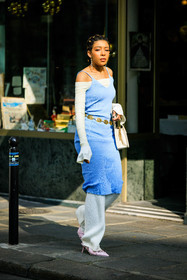 knitted look, knitted dress, pastel blue dress, midi dress, white top, knitted top, white pants, knitted trousers, braided hair, strass earrings, white handbag, pastel pink shoes, street style, jonathan paciullo, FW, frenchystyle, fashion week, AUTUMN WINTER 2022-2023, FALL WINTER 2022_2023, FW 22-23, PFW, PARIS, full length, vertical
