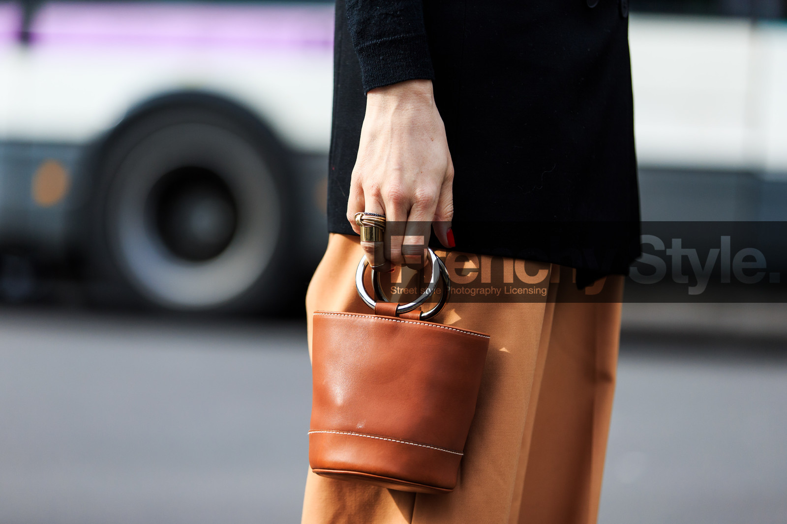 atmosphere details, AUTUMN WINTER 2016-2017, AW 16-17, black coat, black jacket, brown bag, camel bag, detail, FALL WINTER 2016-2017, fashion week, frenchystyle, FW, FW 16-17, giorgia tordini, golden jewelry, horizontal, jonathan paciullo, leather bag, mini bag, orange pants, PARIS, PFW, rings, street style, trousers