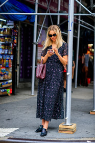 black dress, black shoes, bordeaux, burgundy, fashion week, frenchystyle, full length, FW, graphic dress, jonathan paciullo, leather bag, leather shoes, mules, NEW YORK, NYFW, printed dress, red bag, SPRING SUMMER 2018, SS 18, street style, sunglasses, vertical