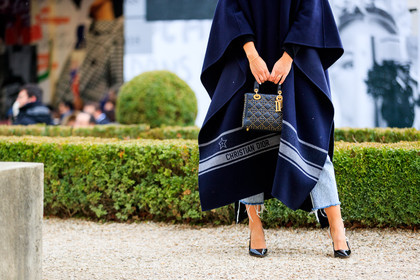black bag, black shoes, blue coat, blue denim, christian dior, denim pants, graphic bag, high heels, jeans, leather bag, leather shoes, poncho, printed bag, studs, trousers, fashion week, frenchystyle, FW, jonathan paciullo, street style, PFW, PARIS, AUTUMN WINTER 2018-2019, FALL WINTER 2018-2019, FW 18-19, horizontal, atmosphere details