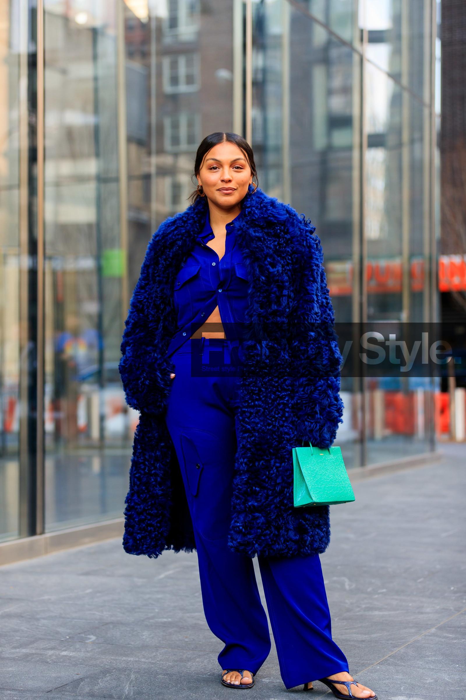 paloma elsesser, blue coat, blue pants, blue shirt, fur coat, blue total look, green leather bag, hand bag, blue leather sandals, kitten heels sandals, fashion week, frenchystyle, FW, jonathan paciullo, street style, NYFW, NEW YORK, AUTUMN WINTER 2020-2021, FALL WINTER 2020-2021, FW 20-21, vertical, full length