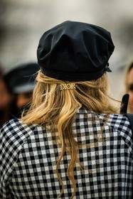 back details, black beret, dior accesories, christian dior, fashion week, frenchystyle, FW, jonathan paciullo, street style, AUTUMN WINTER 2022-2023, FALL WINTER 2022_2023, FW 22-23, PFW, PARIS, vertical, detail