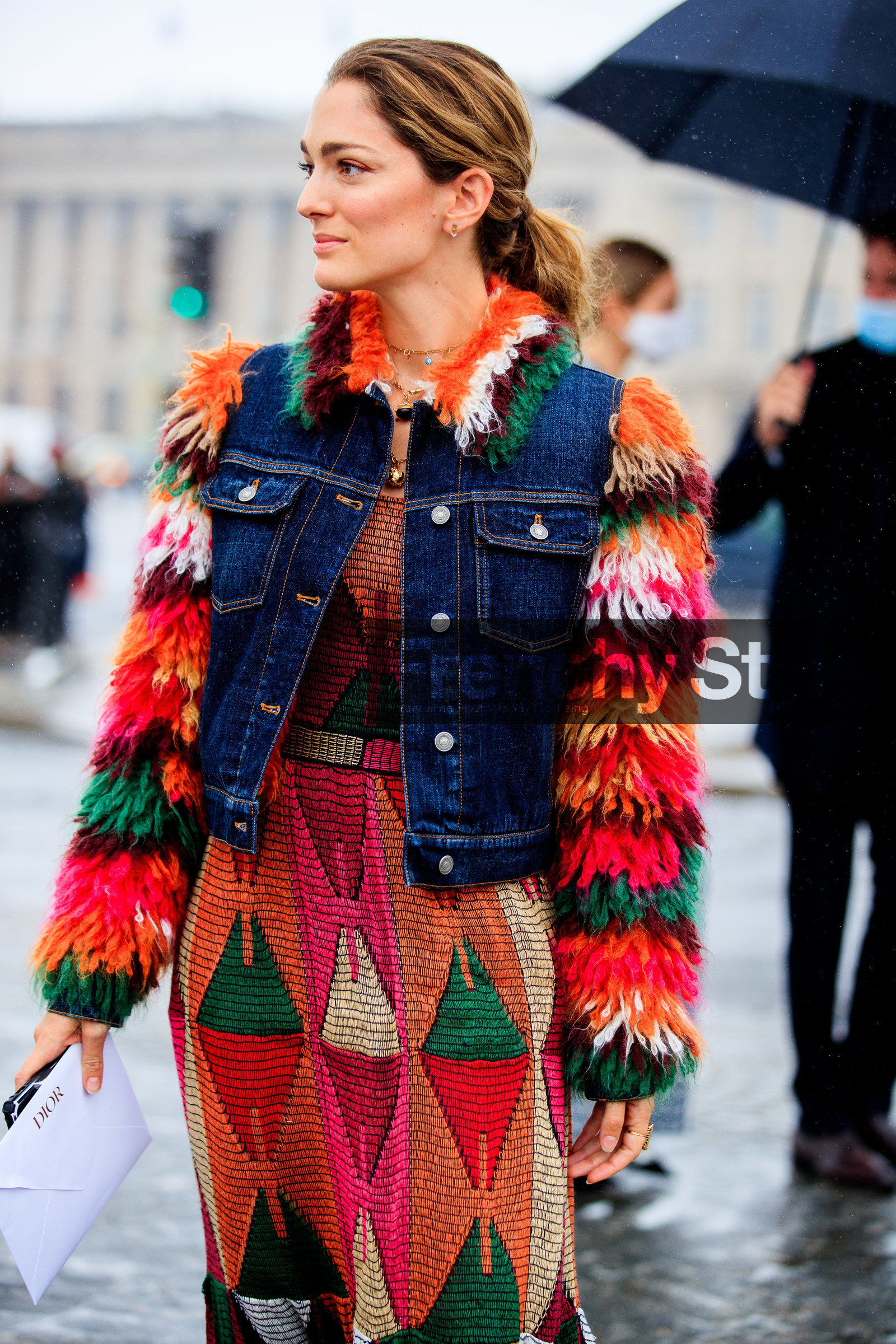 sofia sanchez de betak, sofia sanchez barrenechea, blue jacket, multicolor jacket, multicolor skirt, sleeveless jacket, denim jacket, knit jacket, knitwear, knit skirt, long skirt, geometrical printed shirt, striped jacket, fringe jacket, embroidered skirt, red jacket, red skirt, green jacket, green skirt, pink skirt, pink jacket, orange skirt, orange jacket, fashion week, frenchystyle, FW, jonathan paciullo, street style, PFW, PARIS, SPRING SUMMER 2021, SS 21, vertical, atmosphere details, detail