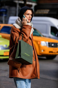 model, camel leather coat, fur coat, camel leather bag, prada bag, black hoodie, fashion week, frenchystyle, FW, jonathan paciullo, street style, FALL WINTER 2020-2021, AUTUMN WINTER 2020-2021, FW 20-21, vertical, atmosphere details, detail, NYFW, NEW YORK